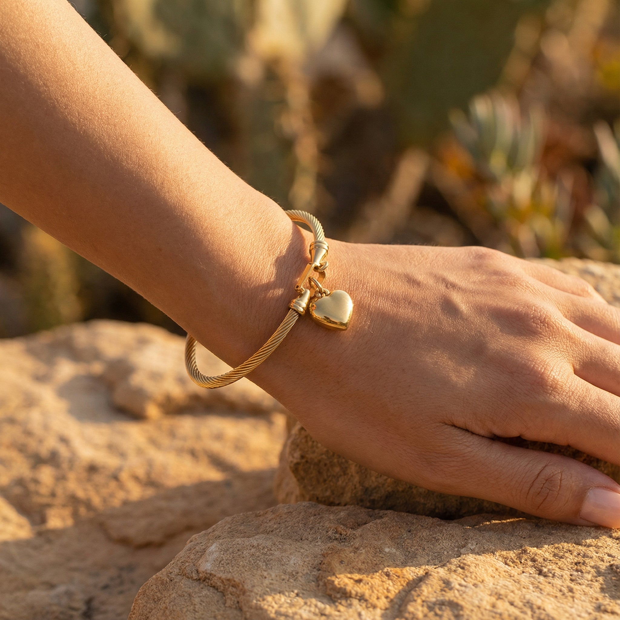 Pulsera con dije de corazón