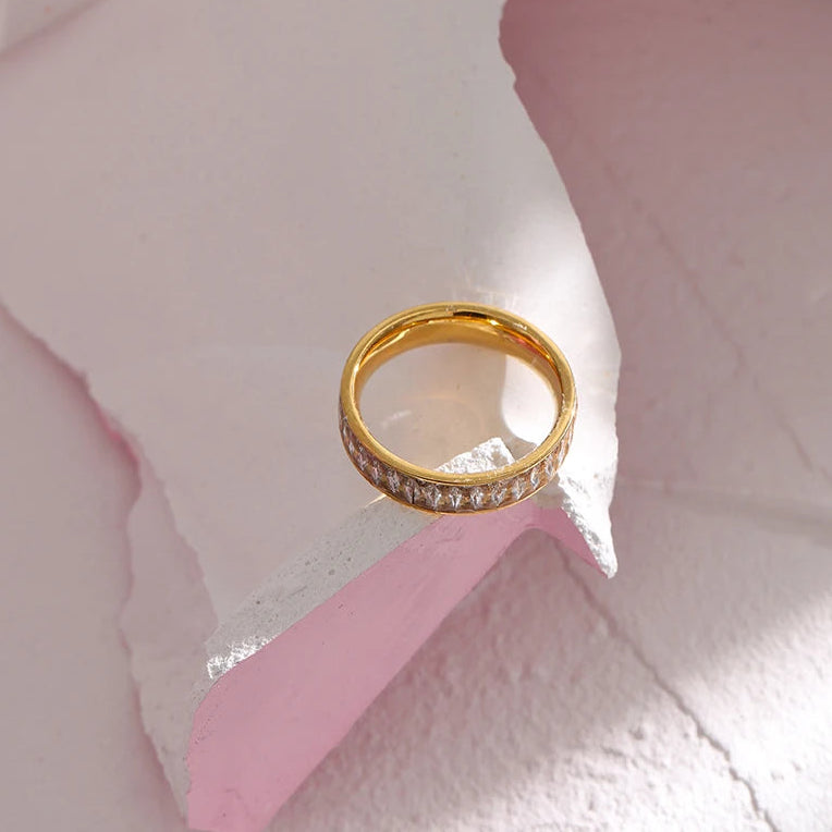 Anillo de circonita cúbica