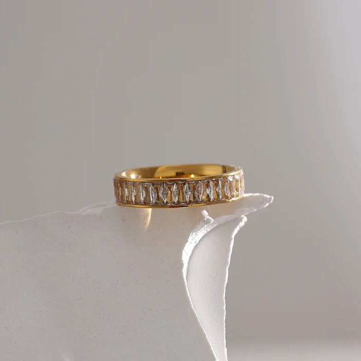 Anillo de circonita cúbica