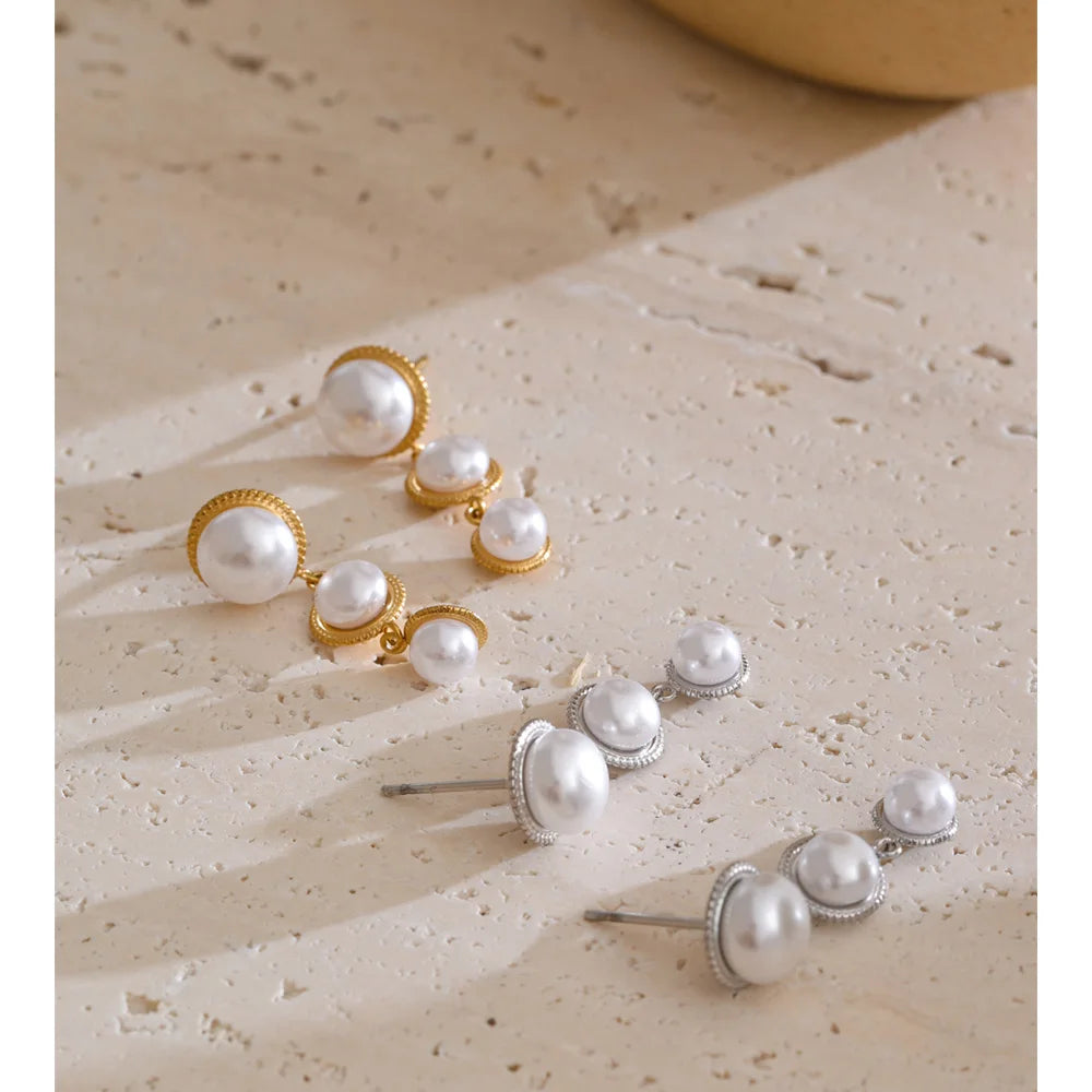 Pendientes pequeños de perlas