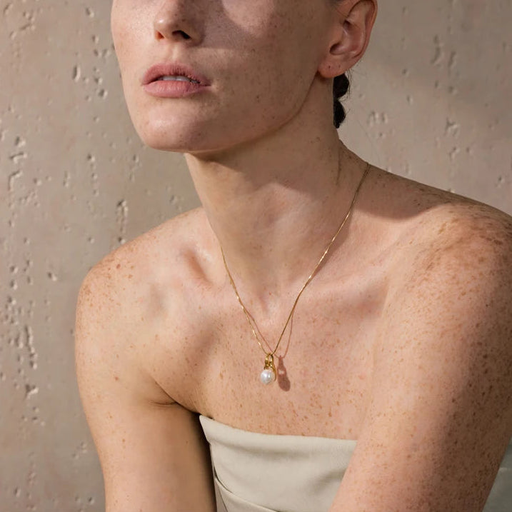 Collar de perlas minimalista