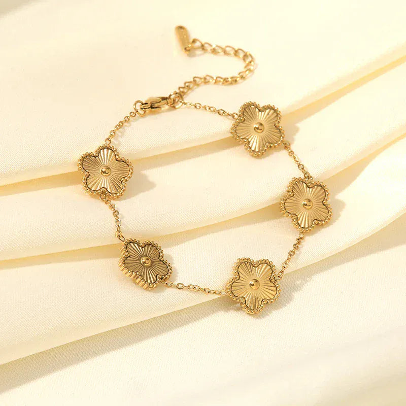 Pulsera de cinco hojas