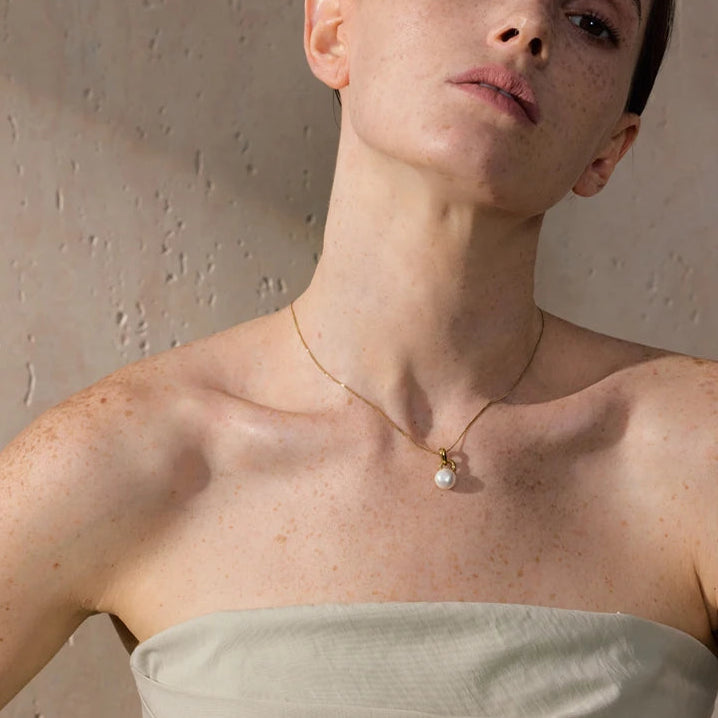 Collar de perlas minimalista