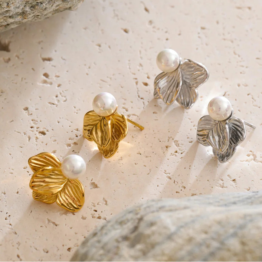 Pendientes de flores y perlas