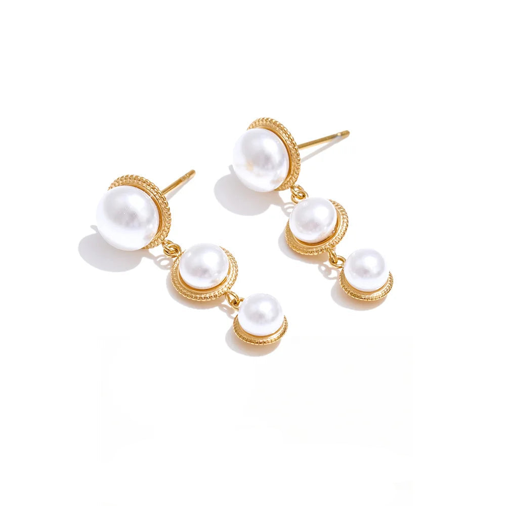 Pendientes pequeños de perlas