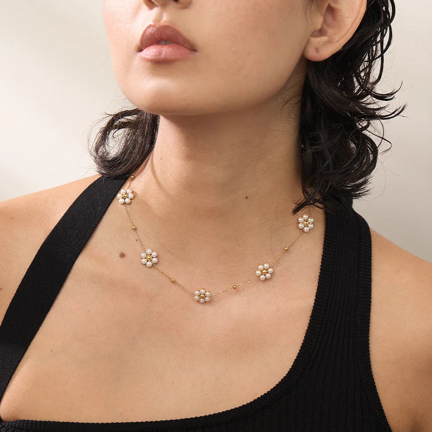 Collar de flores de perlas