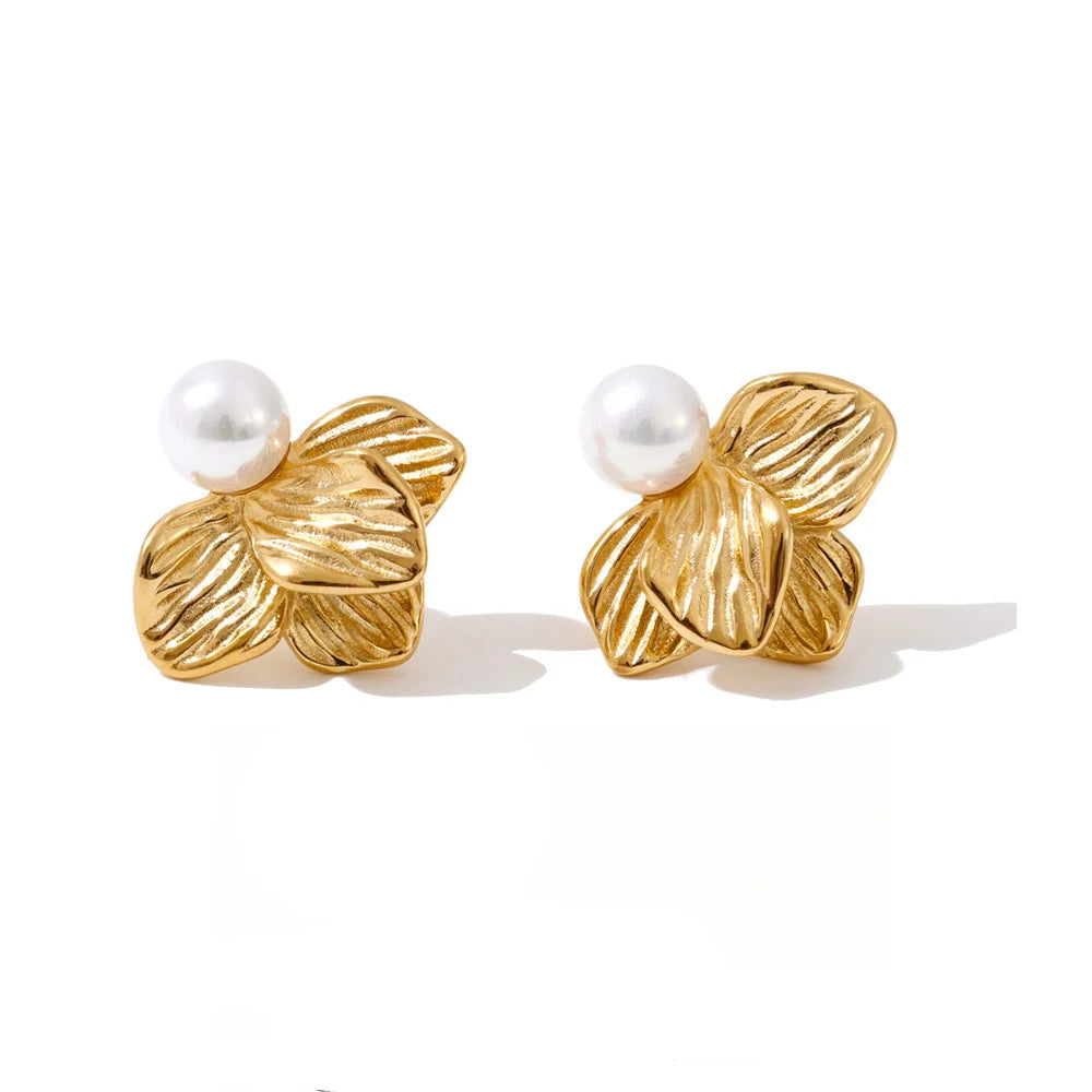 Pendientes de flores y perlas