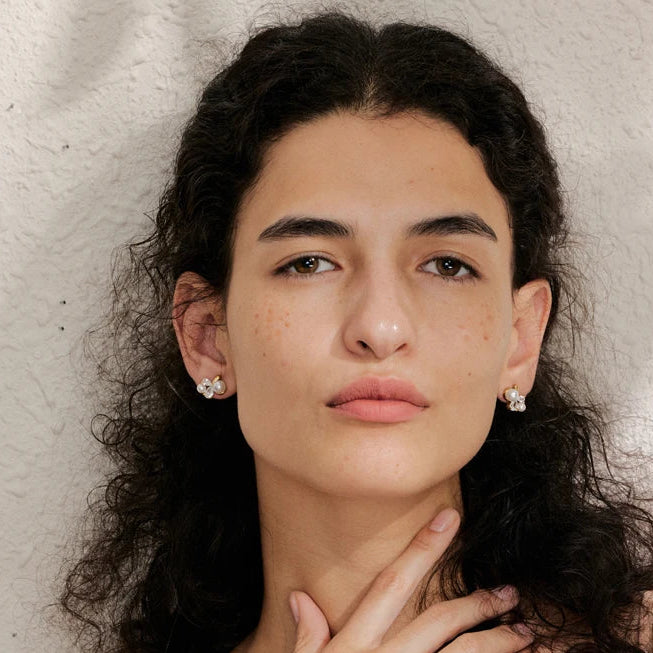 Pendientes con arreglo de perlas