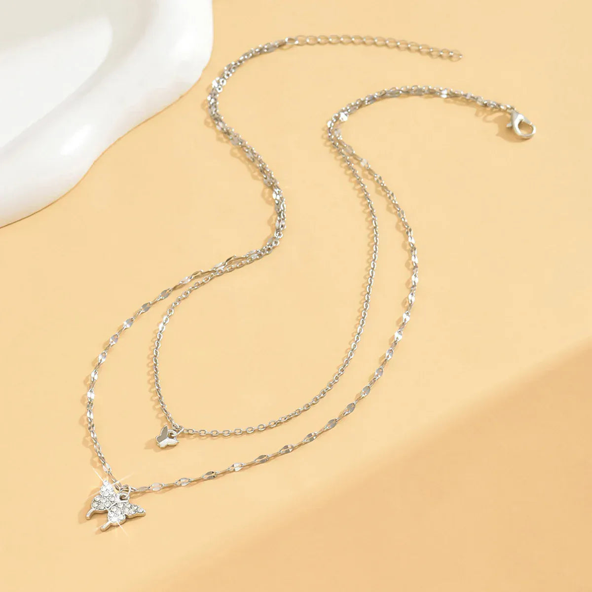 Collar de doble mariposa