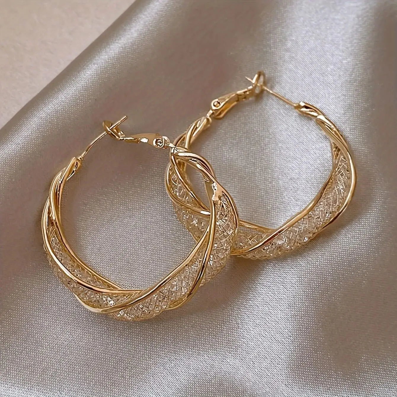 Liekoo Round Hoop Earrings – Sleek & Trendy Statement