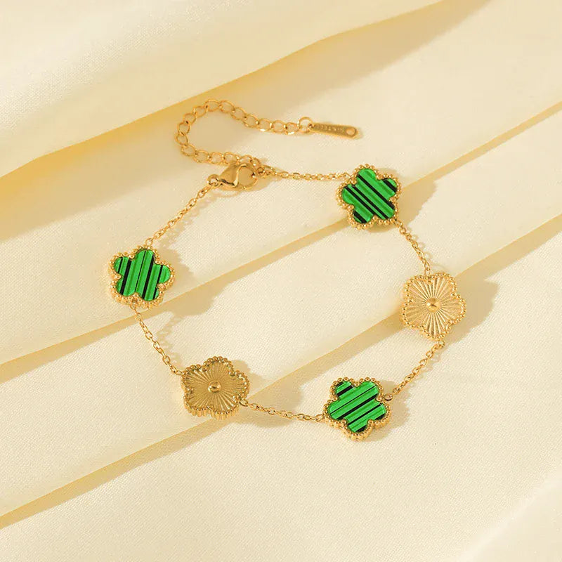 Pulsera de cinco hojas