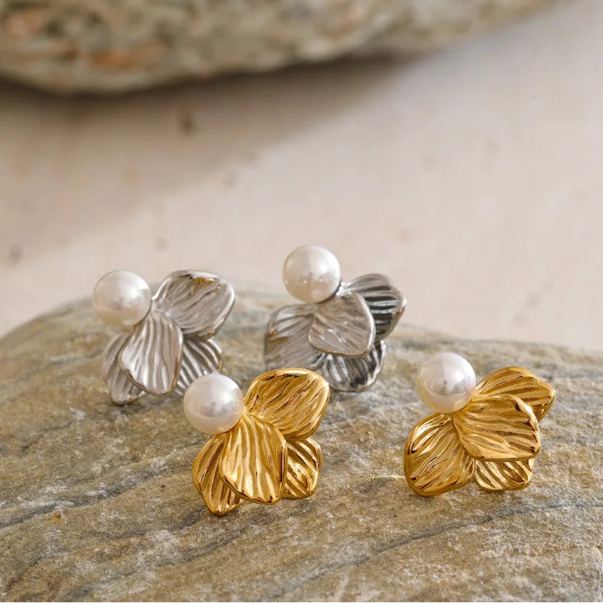 Pendientes de flores y perlas