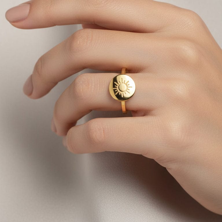Vintage Gold Sun Ring – Timeless Elegance