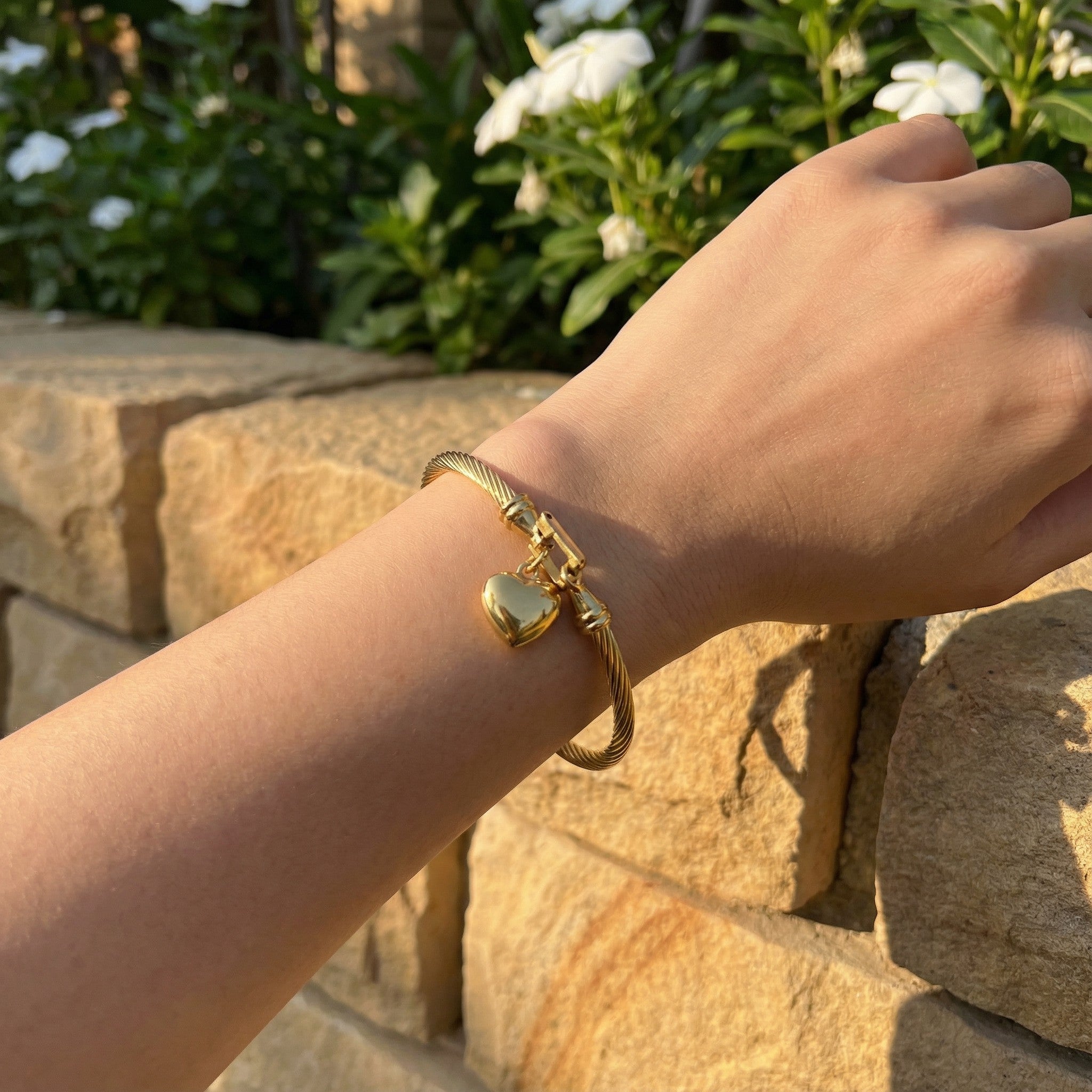 Pulsera con dije de corazón