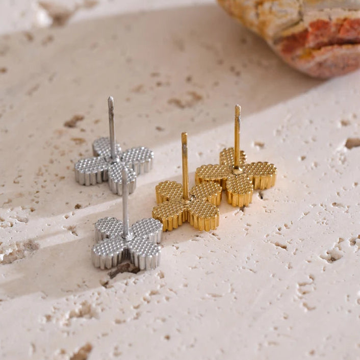 Brincos pequenos de flor de zircónia