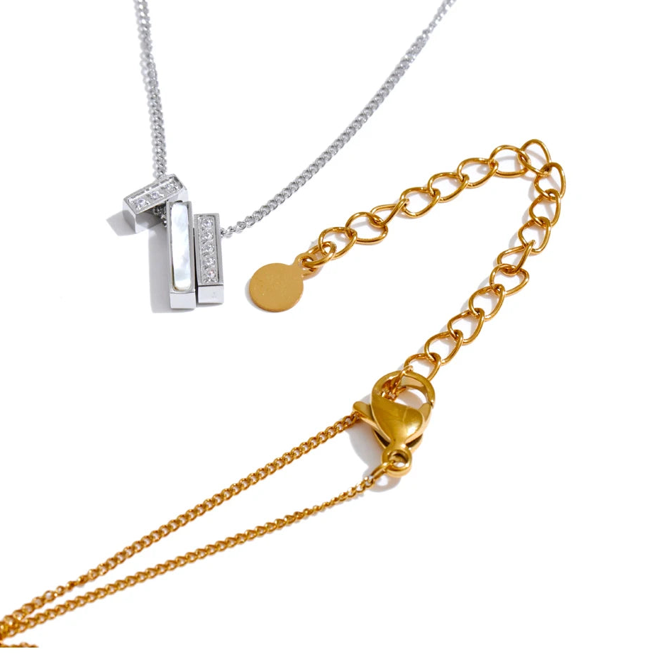 Colar com pendente retangular