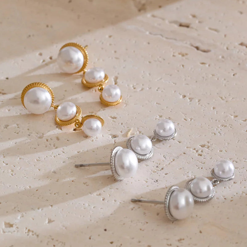 Pendientes pequeños de perlas