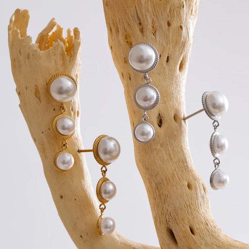 Pendientes pequeños de perlas