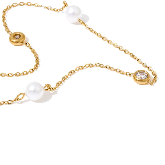 Collar en capas de perla y circonita