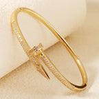 Pulseira de unhas brilhante