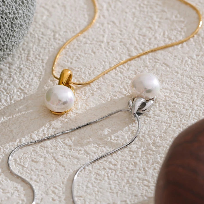 Collar de perlas minimalista