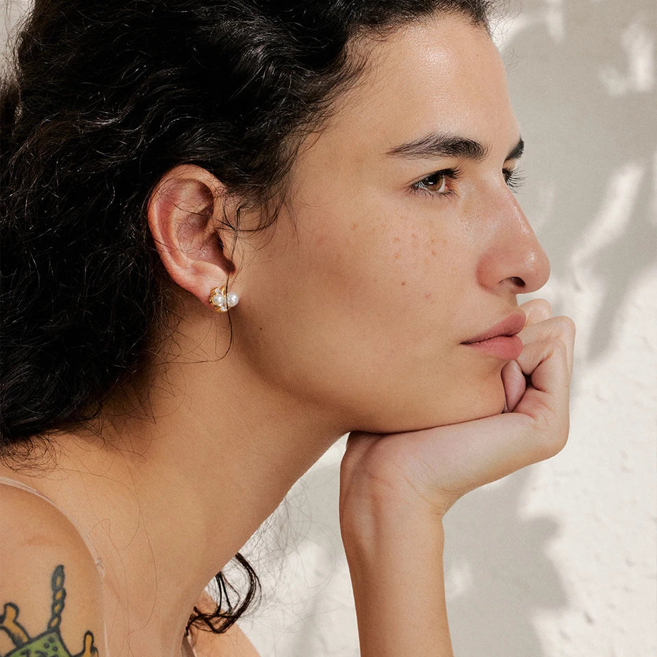 Brincos com Arranjo de Pérolas