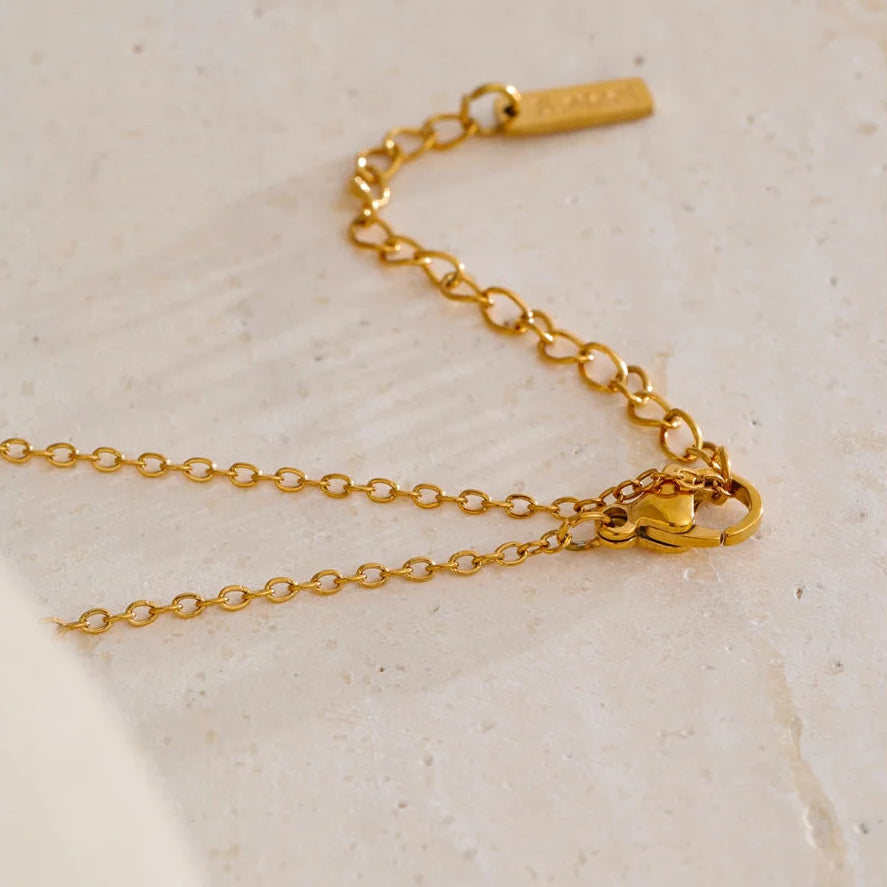 Colar com pendente de flor em zircónia