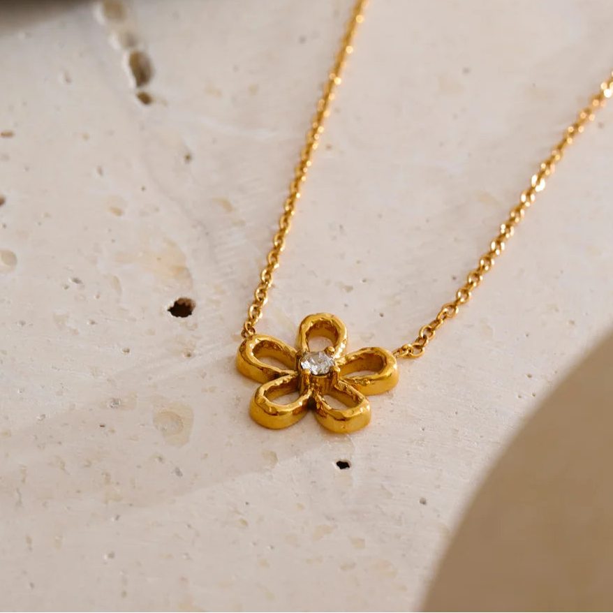 Collar con colgante de flor de circón