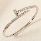 Pulseira de unhas brilhante