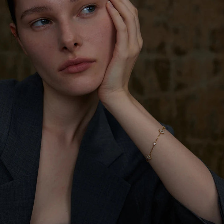 Pulseira de flor de zircónia