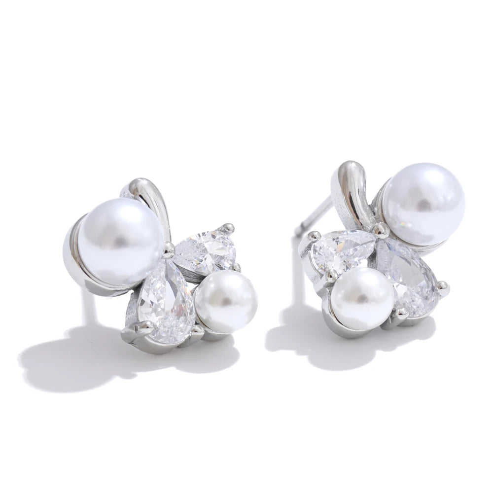 Pendientes con arreglo de perlas