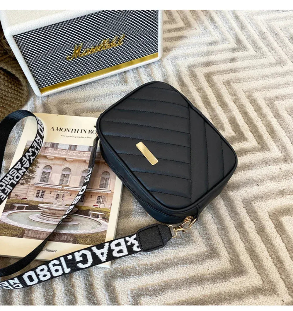 Liekoo Women's Messenger Bag – Modern, Chic & Functional