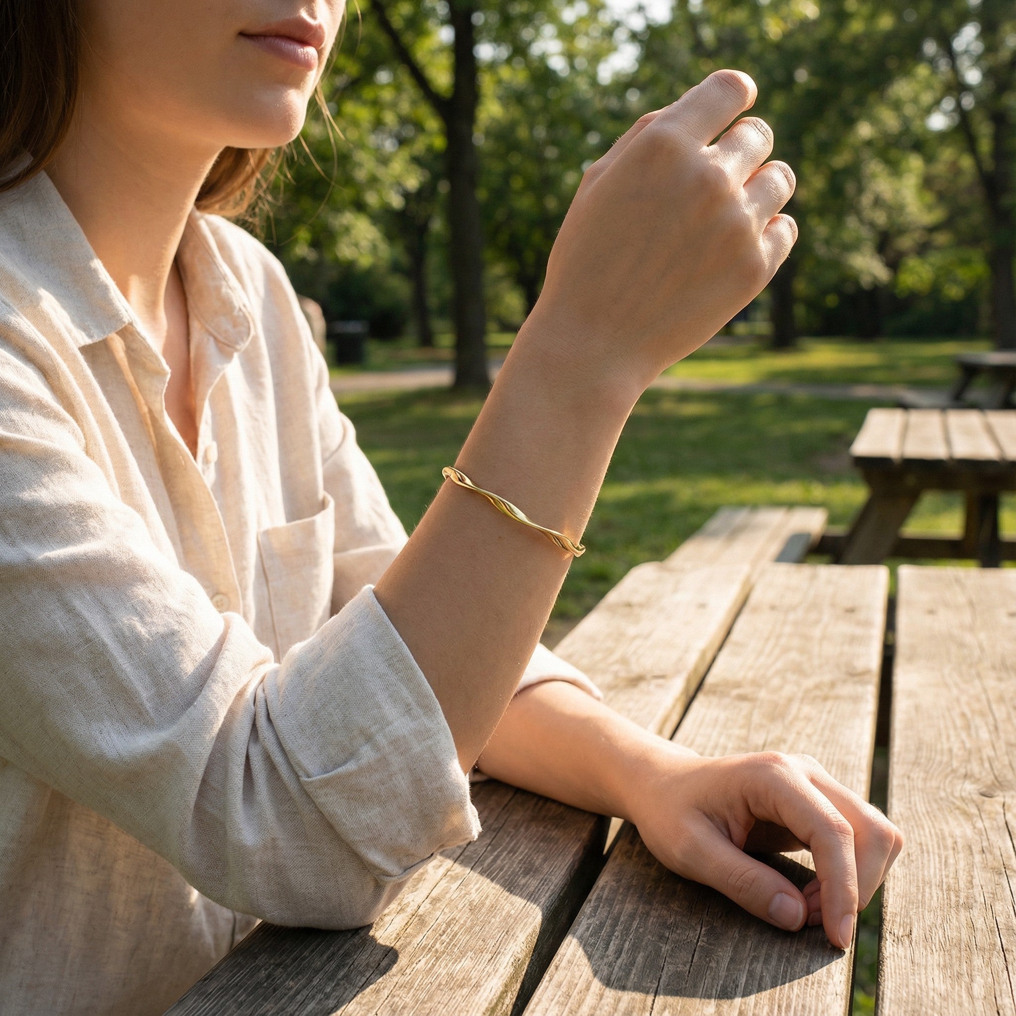Pulsera minimalista retorcida 